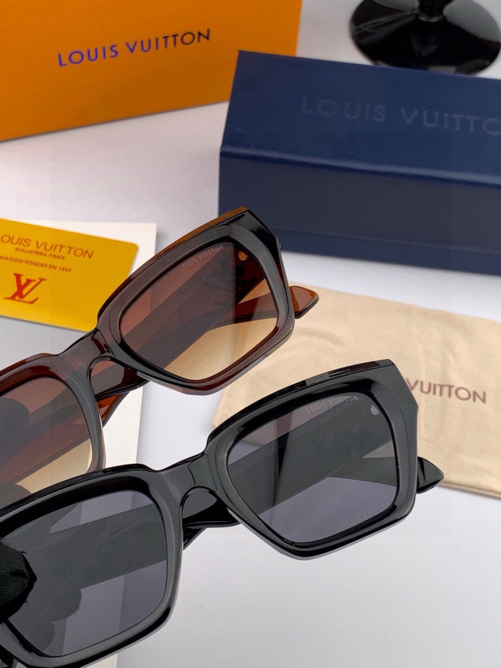 Louis Vuitton L26900 Square Black Lens Sunglasses for Women - 486132 - detail image 3