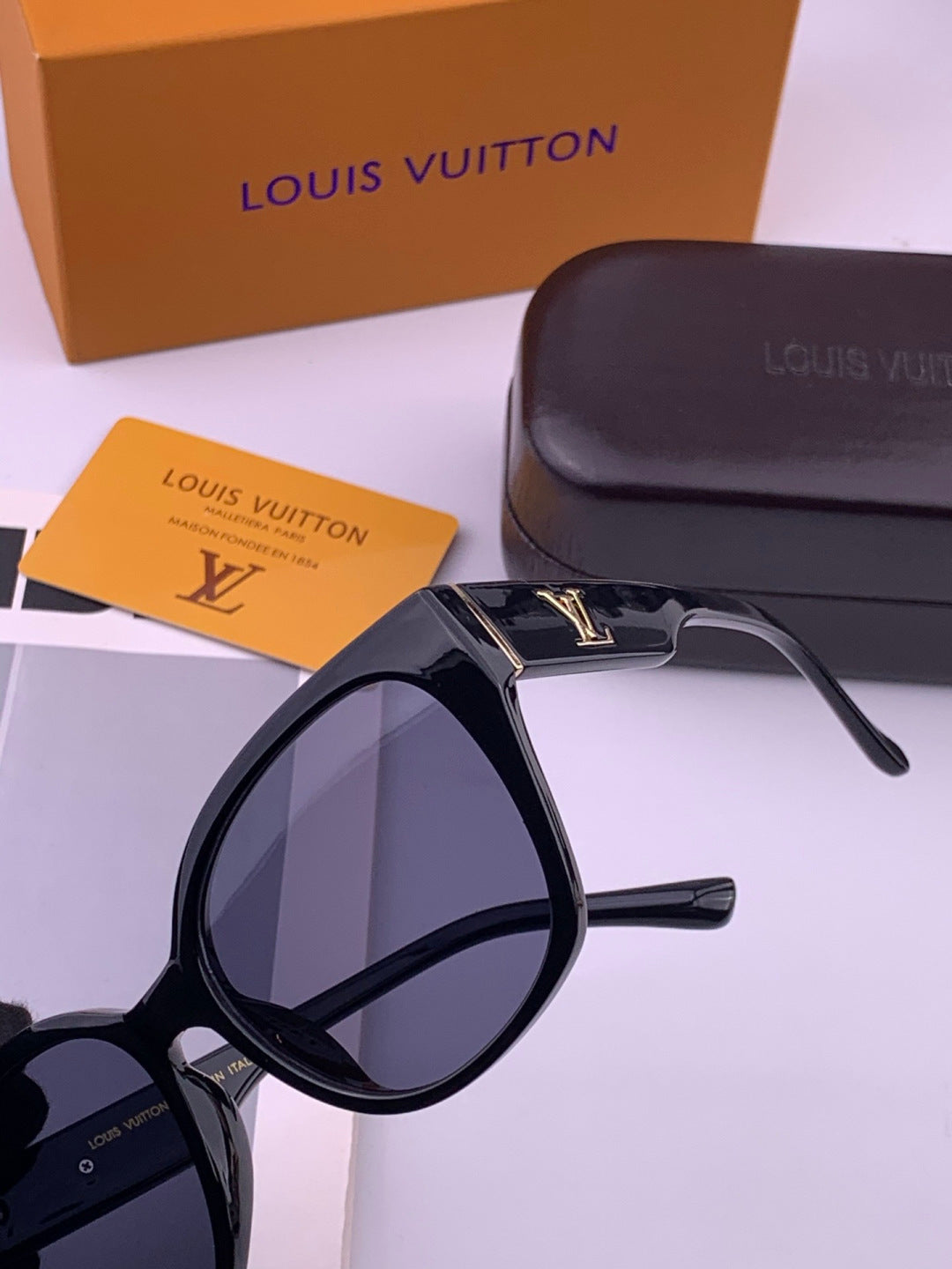 Louis Vuitton L27001 Square Black Lens Sunglasses for Men & Women - 486111 - detail image 3