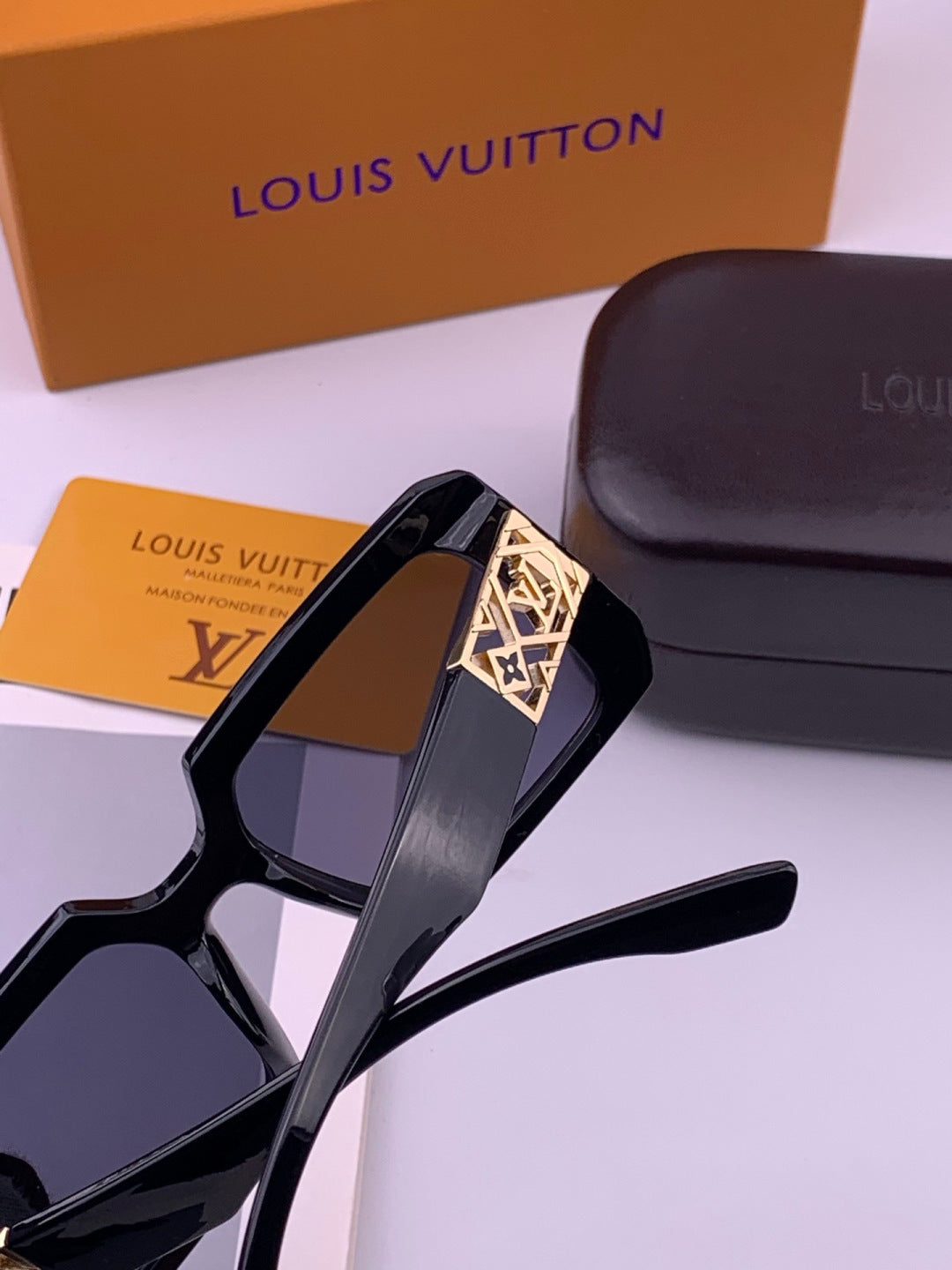 Louis Vuitton L77001 Square Brown Lens Sunglasses for Men & Women - 486116 - detail image 4
