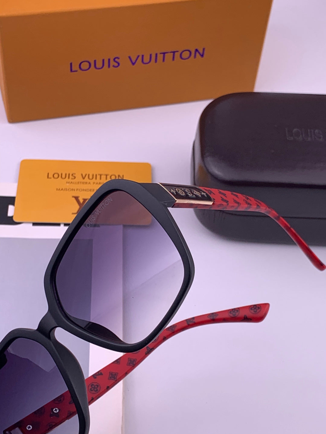 Louis Vuitton L3305 Square Gold Lens Sunglasses for Men & Women - 486124 - detail image 3