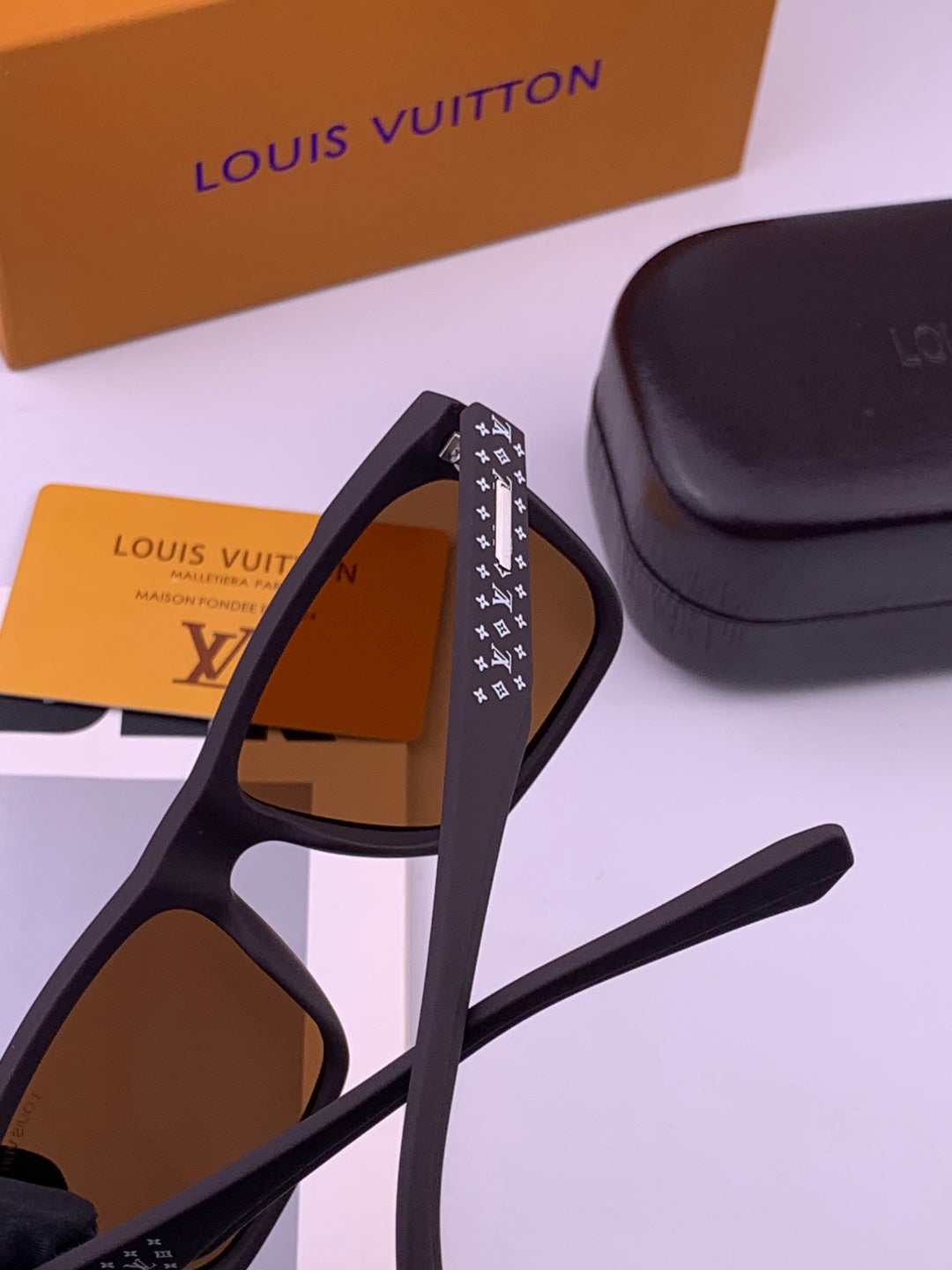 Louis Vuitton L8510 Square Brown Lens Sunglasses for Men & Women - 486128 - detail image 4