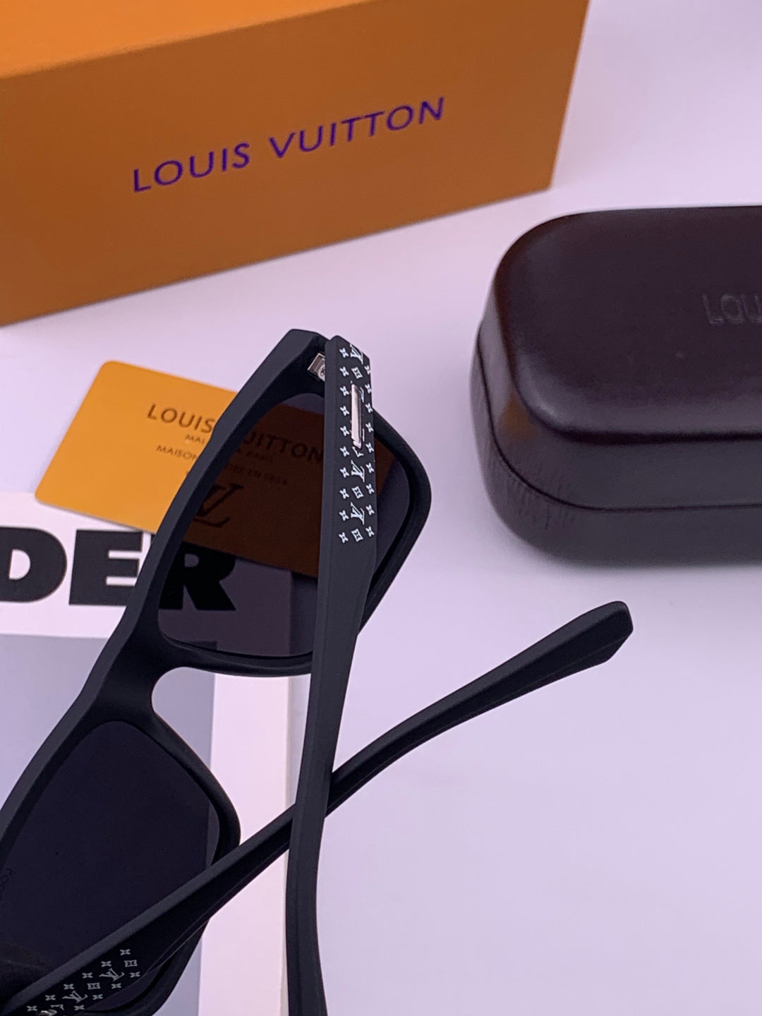Louis Vuitton L8510 Square Brown Lens Sunglasses for Men & Women - detail image 4