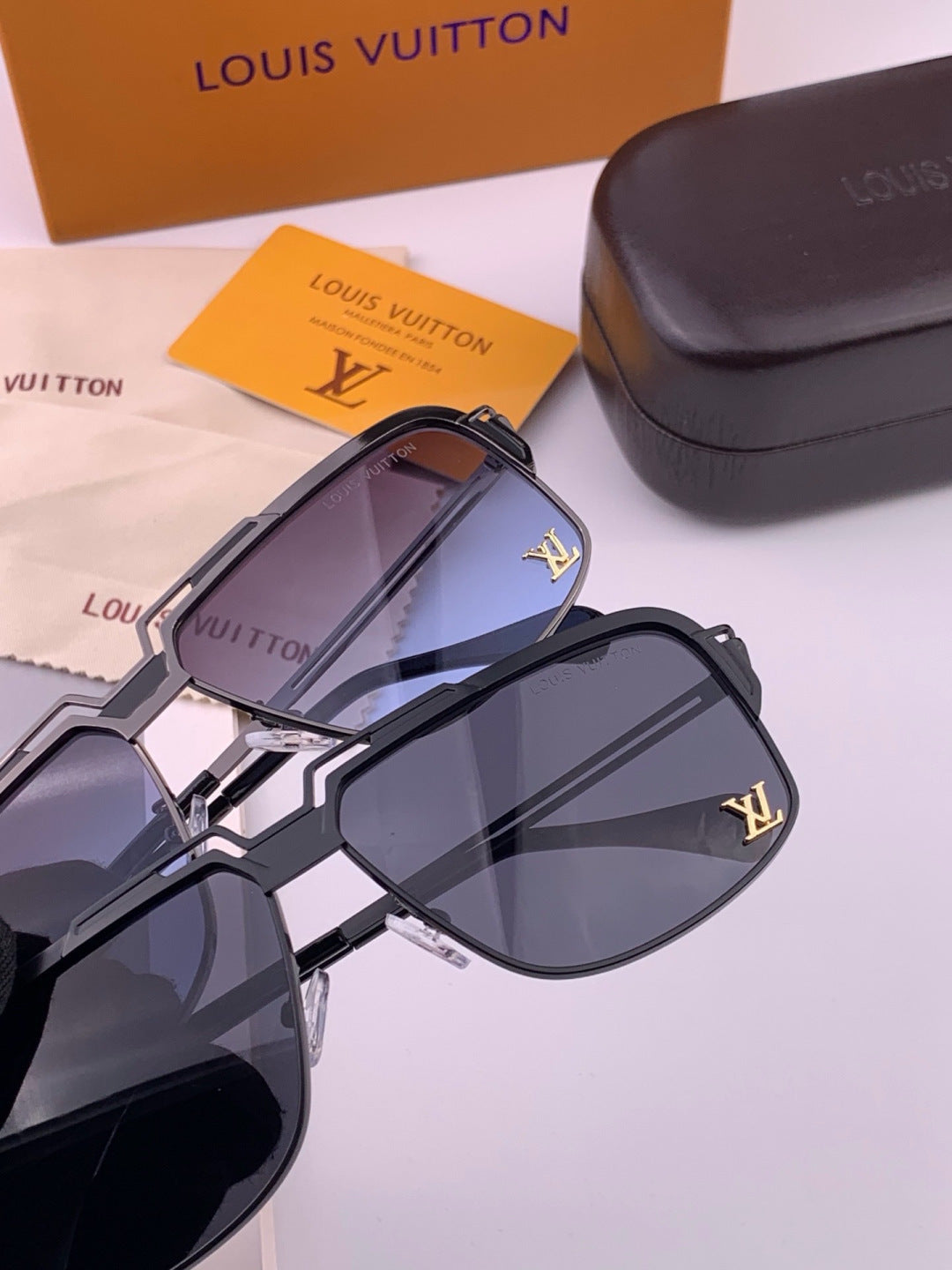 Louis Vuitton L91757 Aviator Black Lens Sunglasses for Men & Women - detail image 6