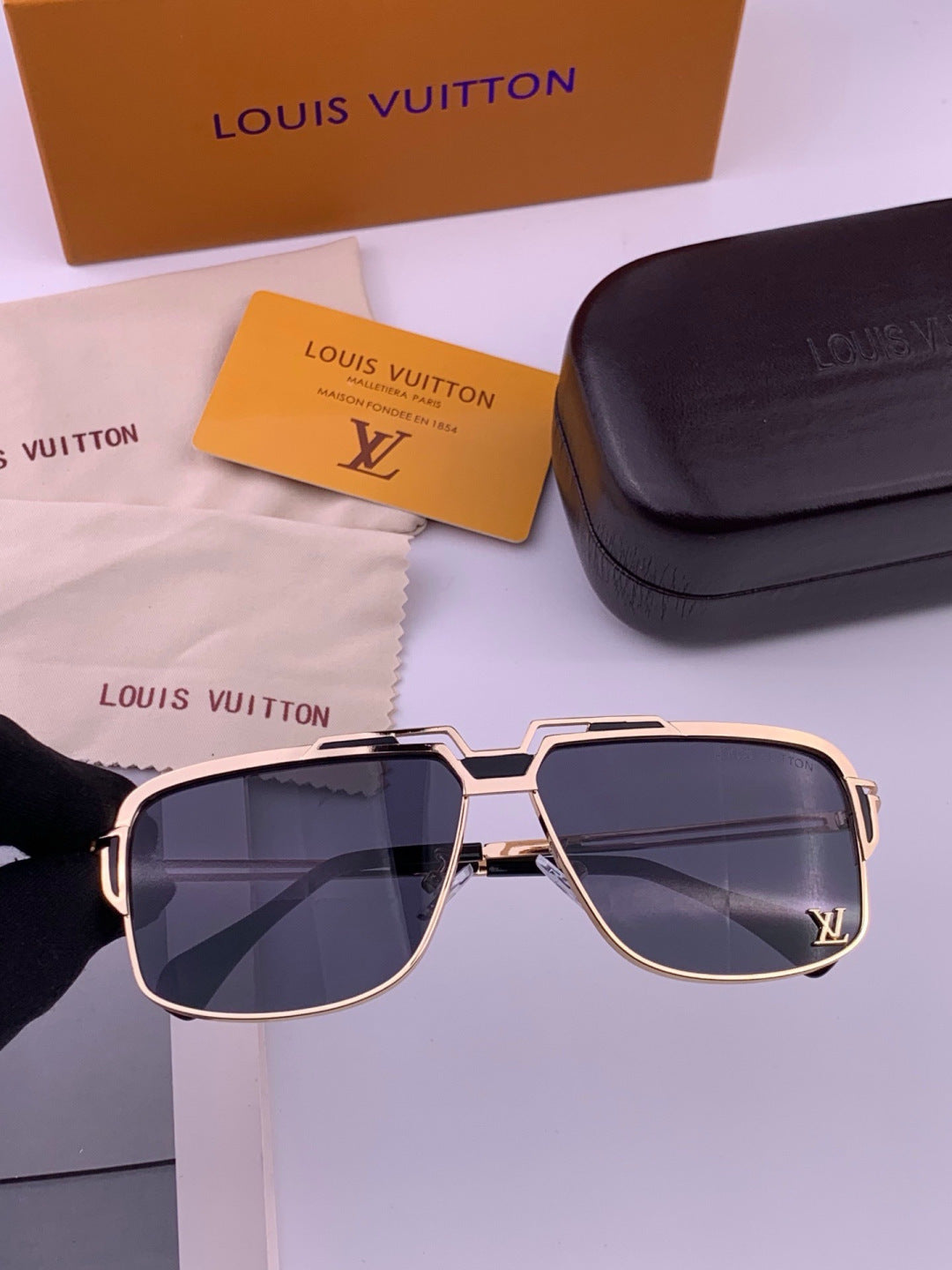 Louis Vuitton L91757 Aviator Black Lens Sunglasses for Men & Women - detail image 2