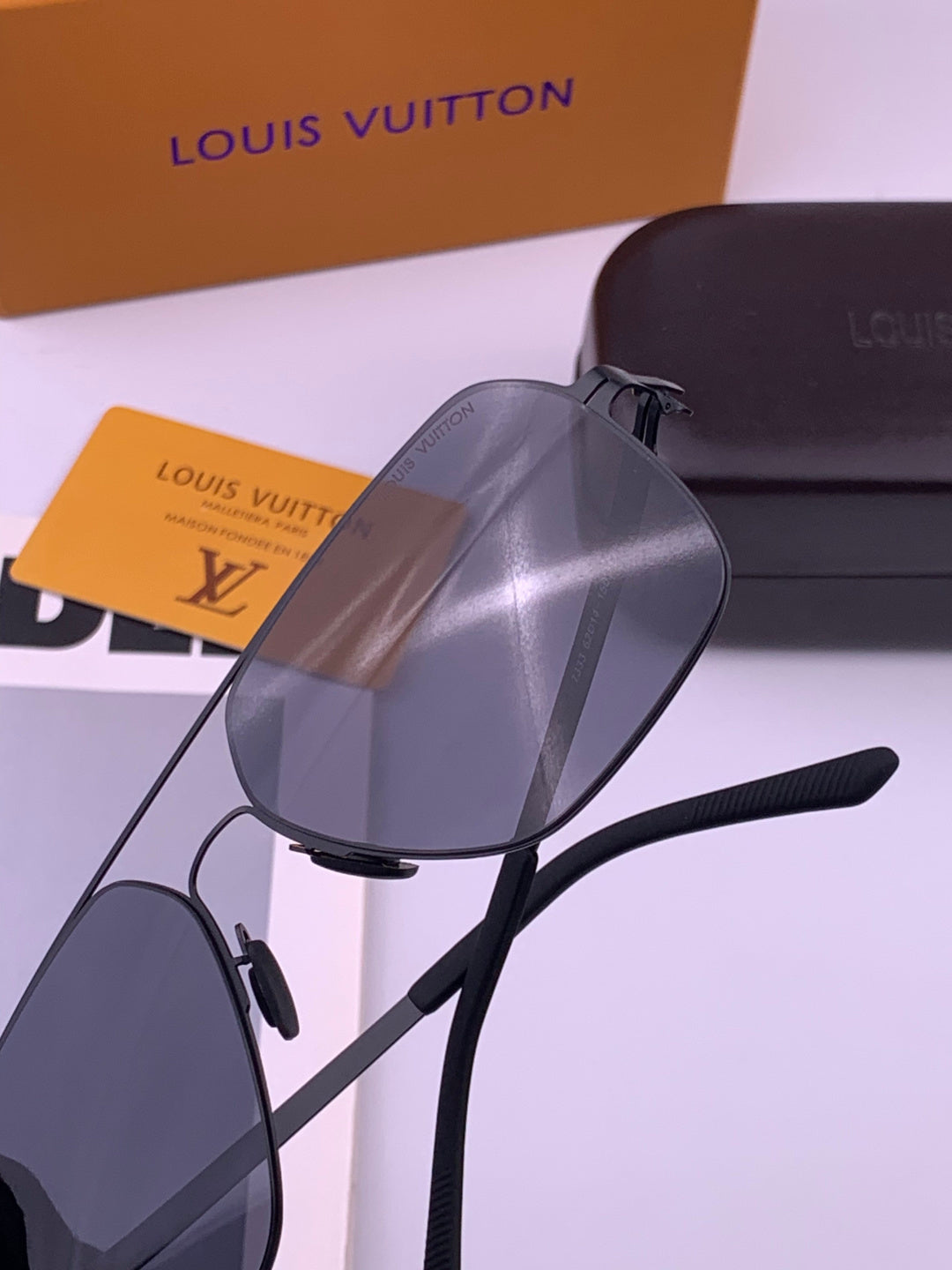 Louis Vuitton L3733 Fashion Gold Lens Sunglasses for Men & Women - detail image 4