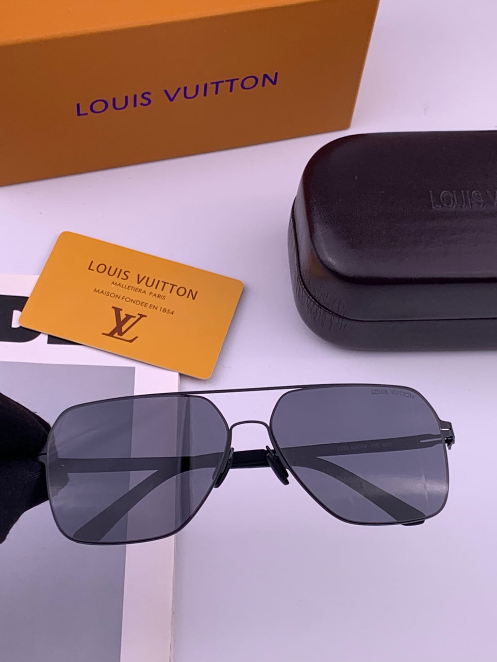 Louis Vuitton L3733 Fashion Gold Lens Sunglasses for Men & Women