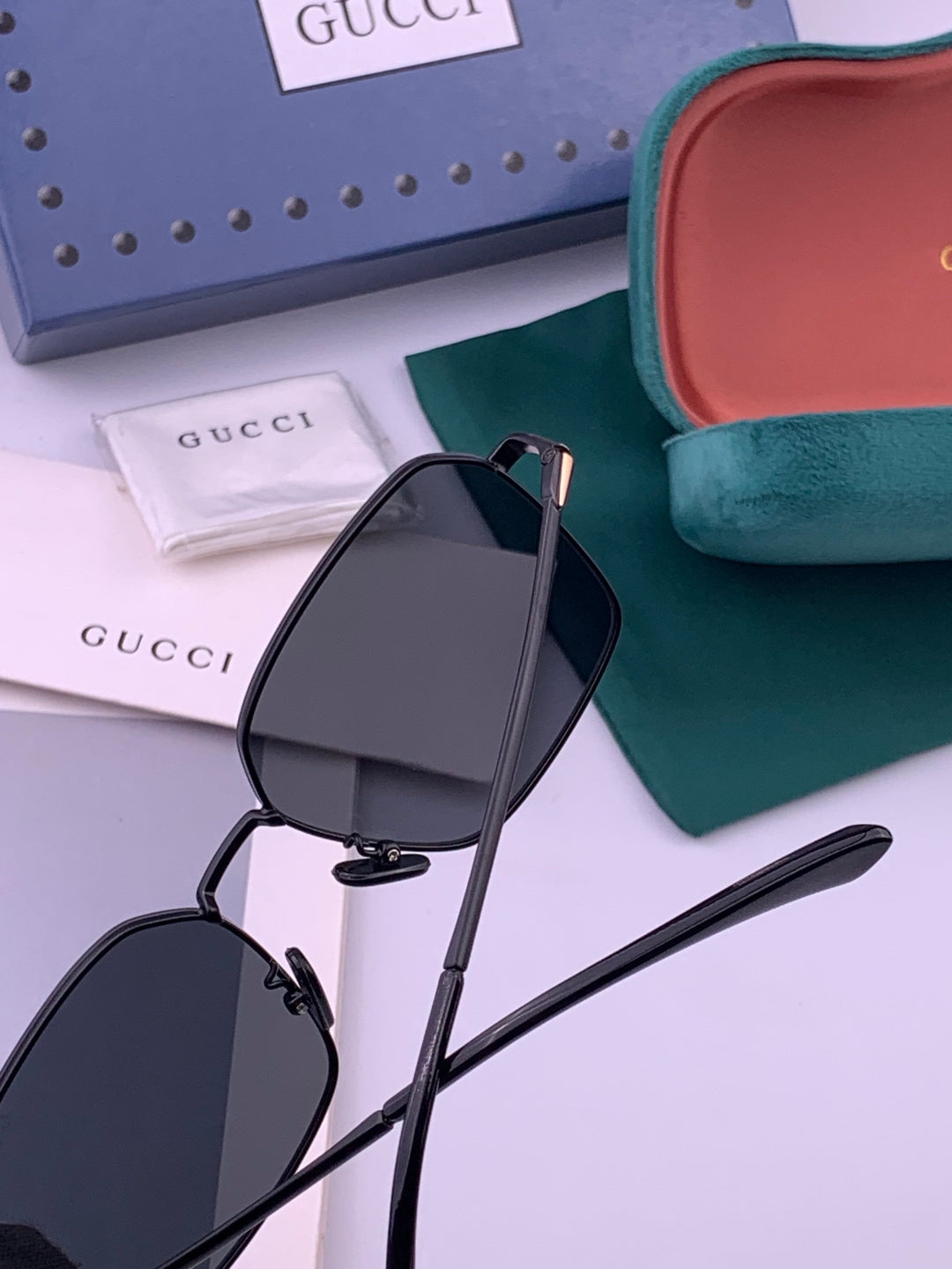 Gucci G6881 Polarized Aviator Gold Lens Sunglasses for Men - detail image 5