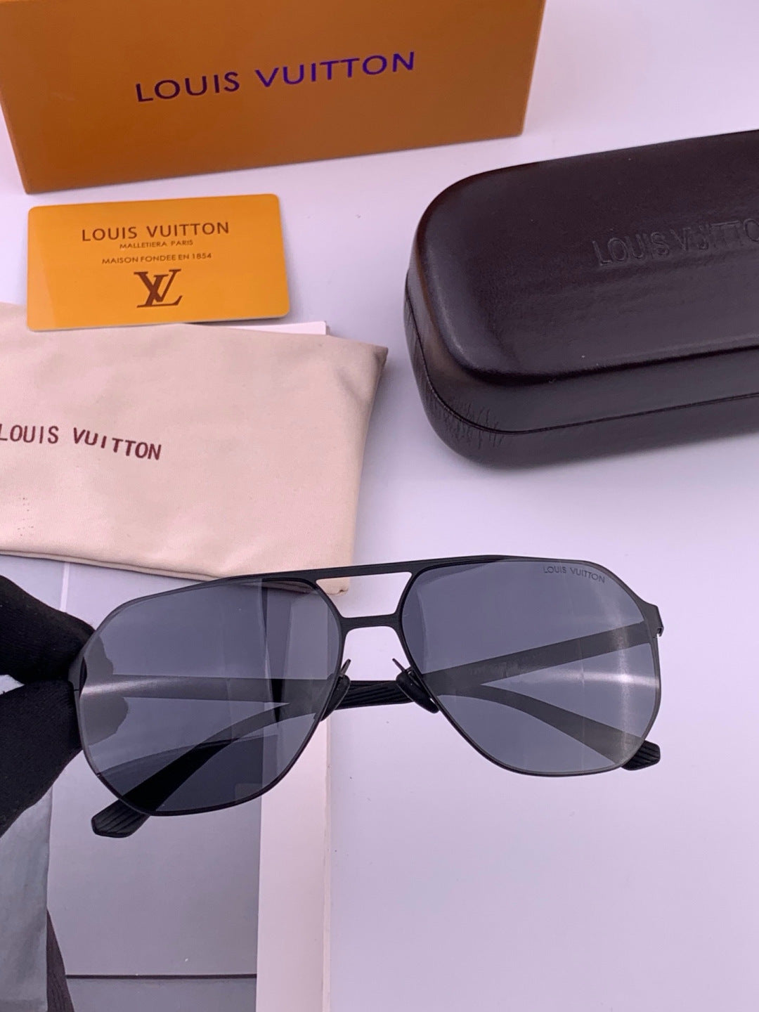 Louis Vuitton L6229 Polarized Aviator Blue Lens Sunglasses for Men - detail image 2