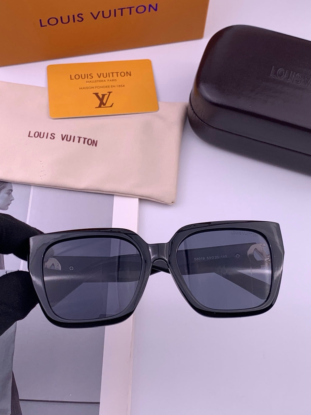 Louis Vuitton L95801 Square Gold Lens Sunglasses for Women - detail image 2