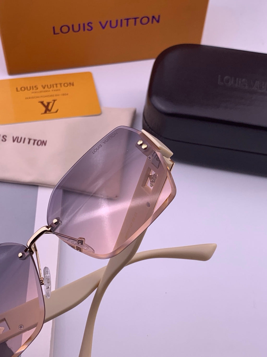 Louis Vuitton L9261 Square Gold Lens Sunglasses for Men & Women - detail image 5