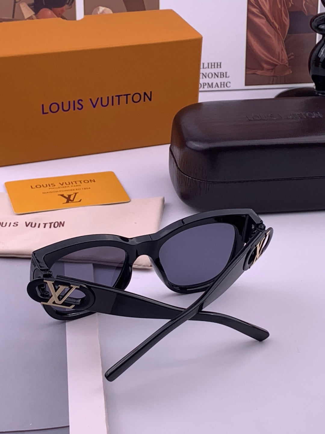 Louis Vuitton L07002 Square Black Lens Sunglasses for Women - 486181 - detail image 6