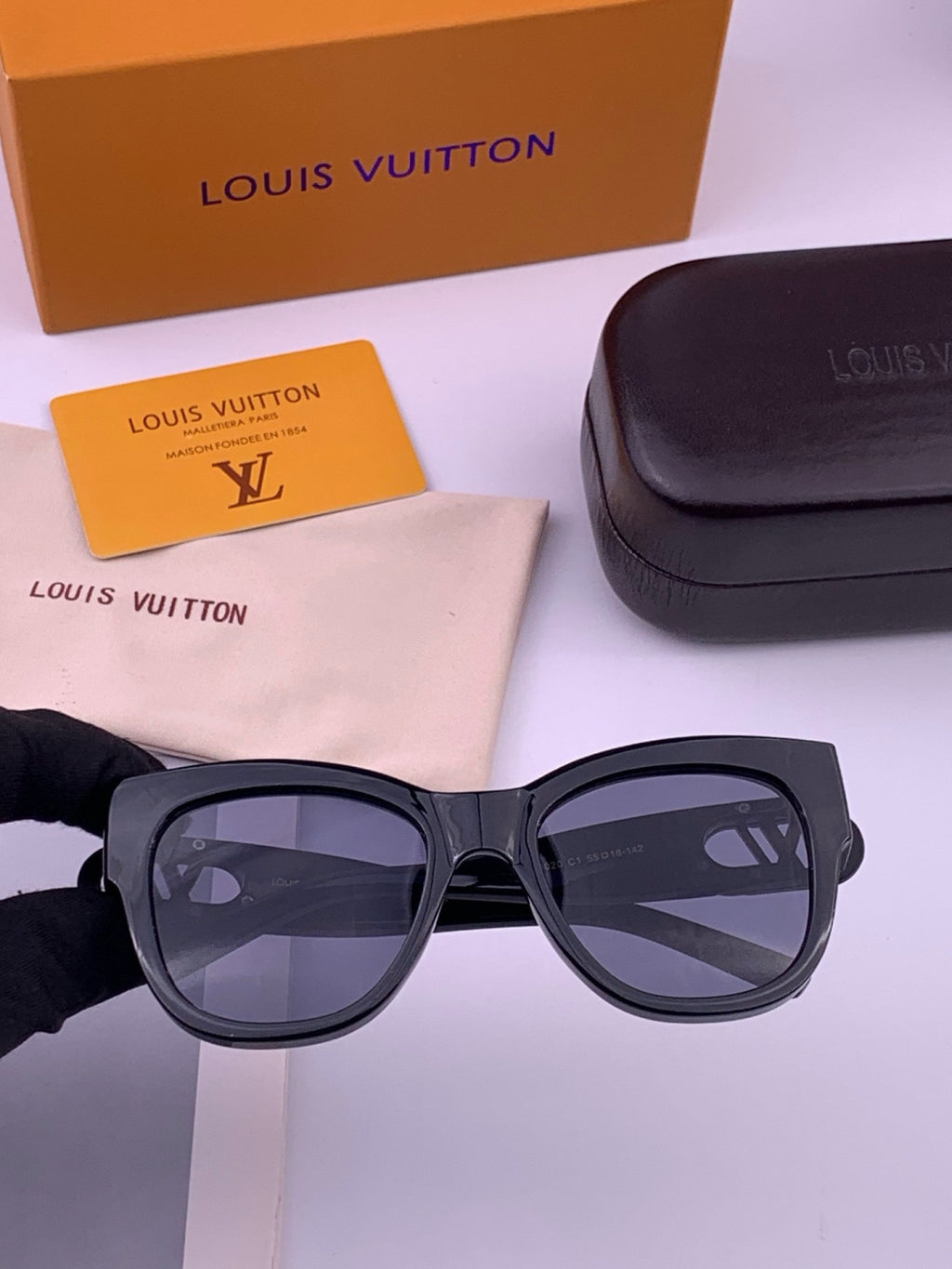 Louis Vuitton L07002 Square Black Lens Sunglasses for Women - 486181