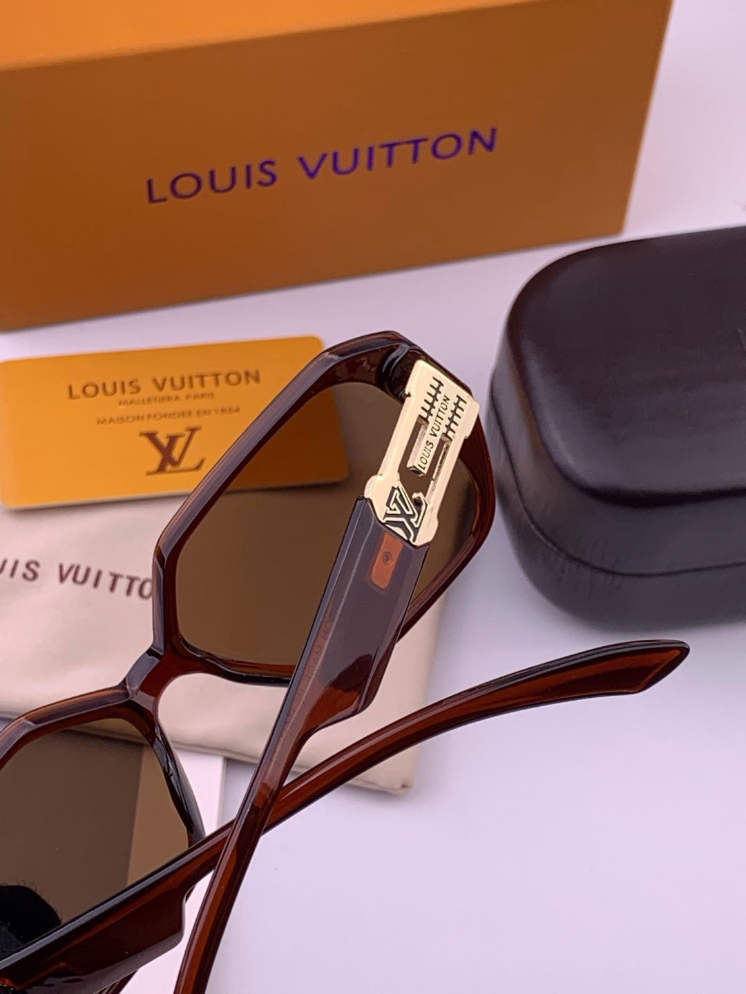 Louis Vuitton L17001 Square Black Lens Sunglasses for Women - 486183 - detail image 4