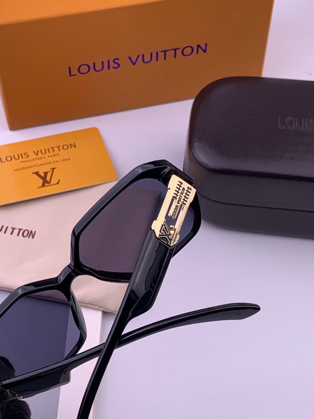 Louis Vuitton L17001 Square Black Lens Sunglasses for Women - detail image 4