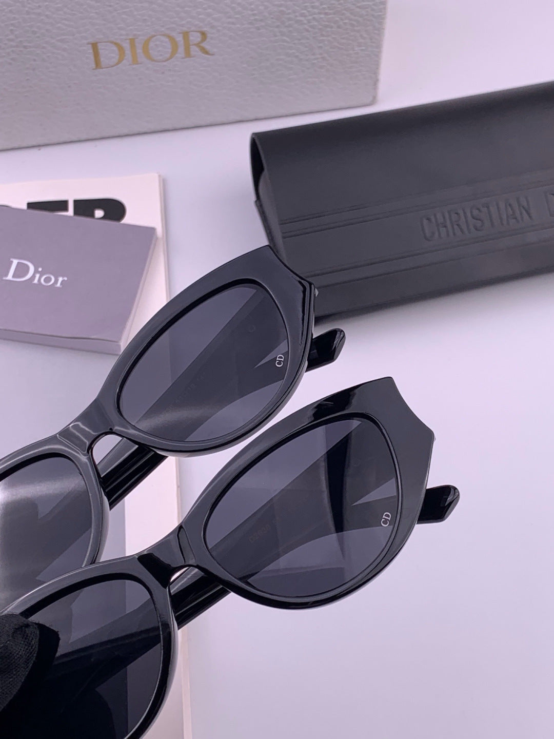 Dior D0293 Fashion Black Lens Sunglasses for Men & Women - detail image 2