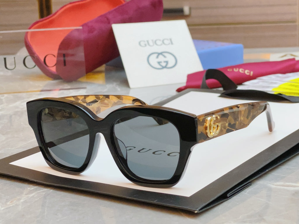 Gucci GG1550SK Fashion Black Lens Sunglasses for Men & Women - detail image 4