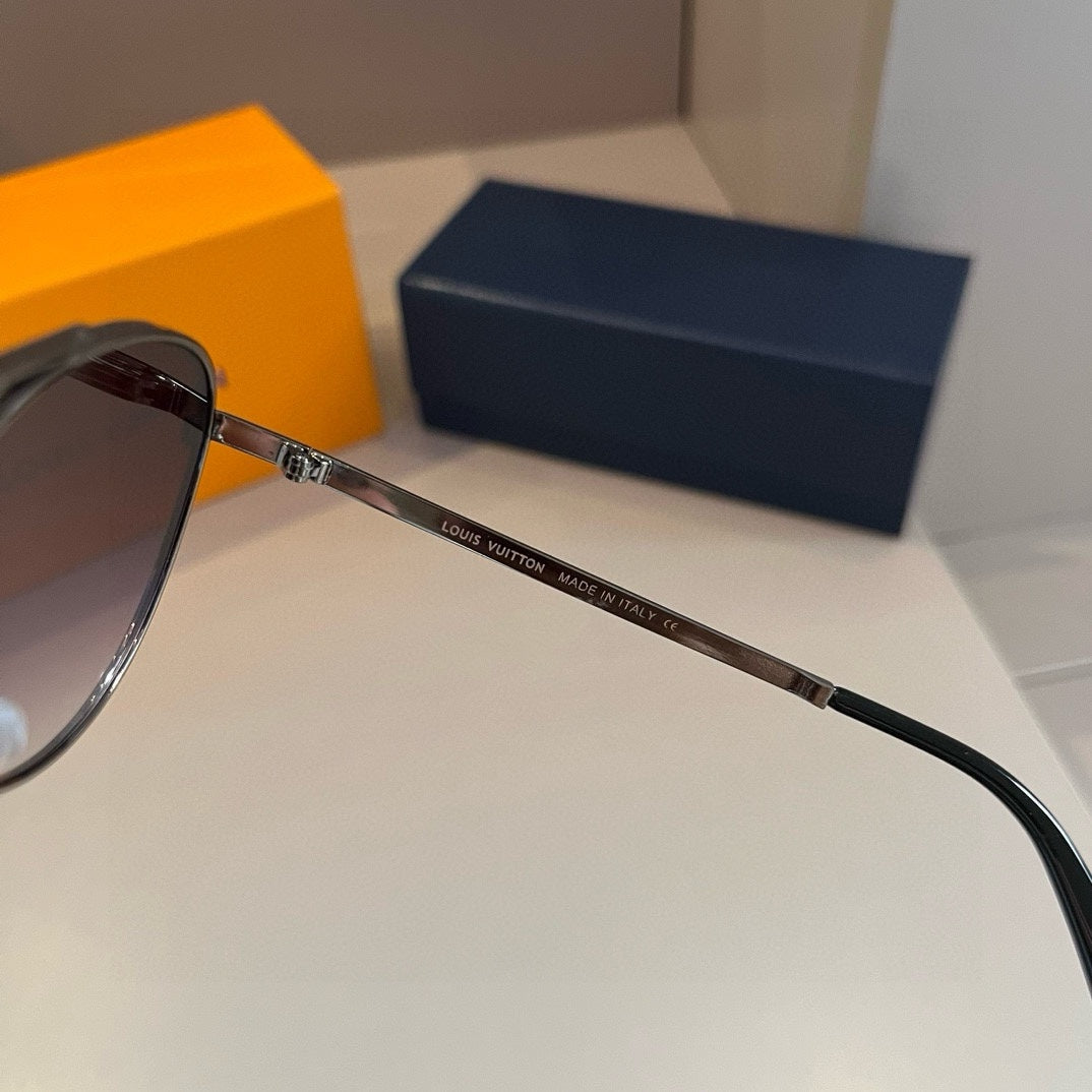 Louis Vuitton Polarized Fashion Gold Lens Sunglasses for Men & Women - detail image 8