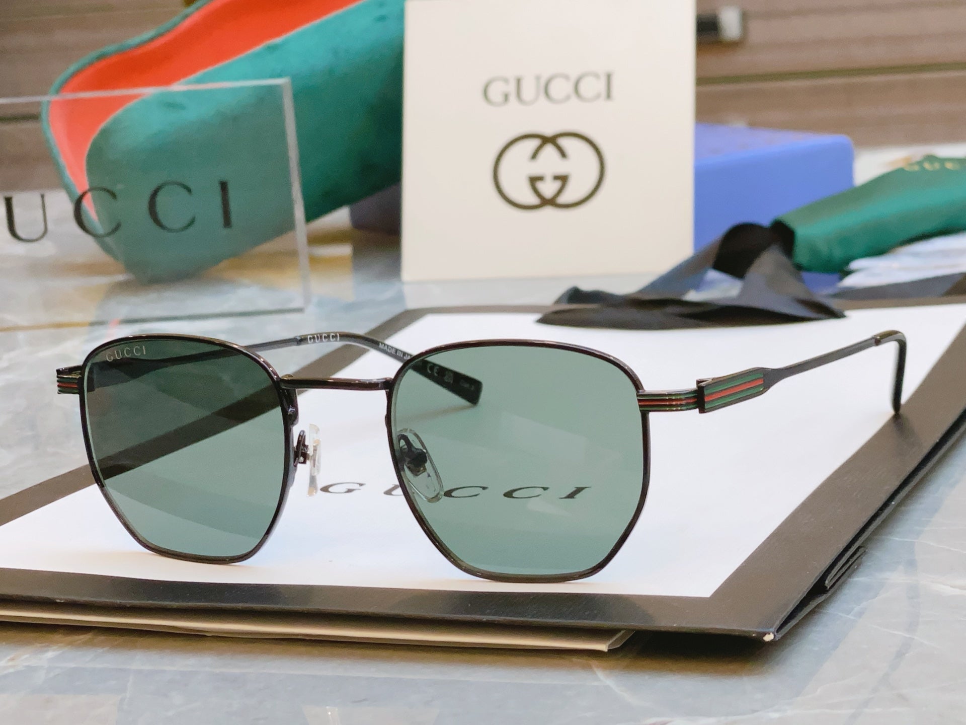 Gucci GG1878O Fashion Gray Lens Sunglasses for Men & Women - detail image 5