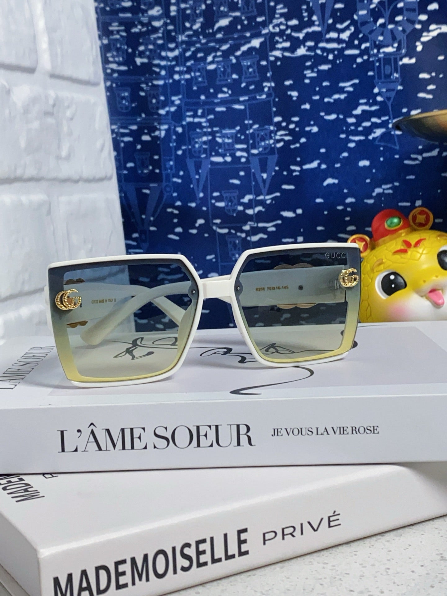 Gucci Polarized Fashion Silver Lens Sunglasses for Women - 357873 - detail image 2