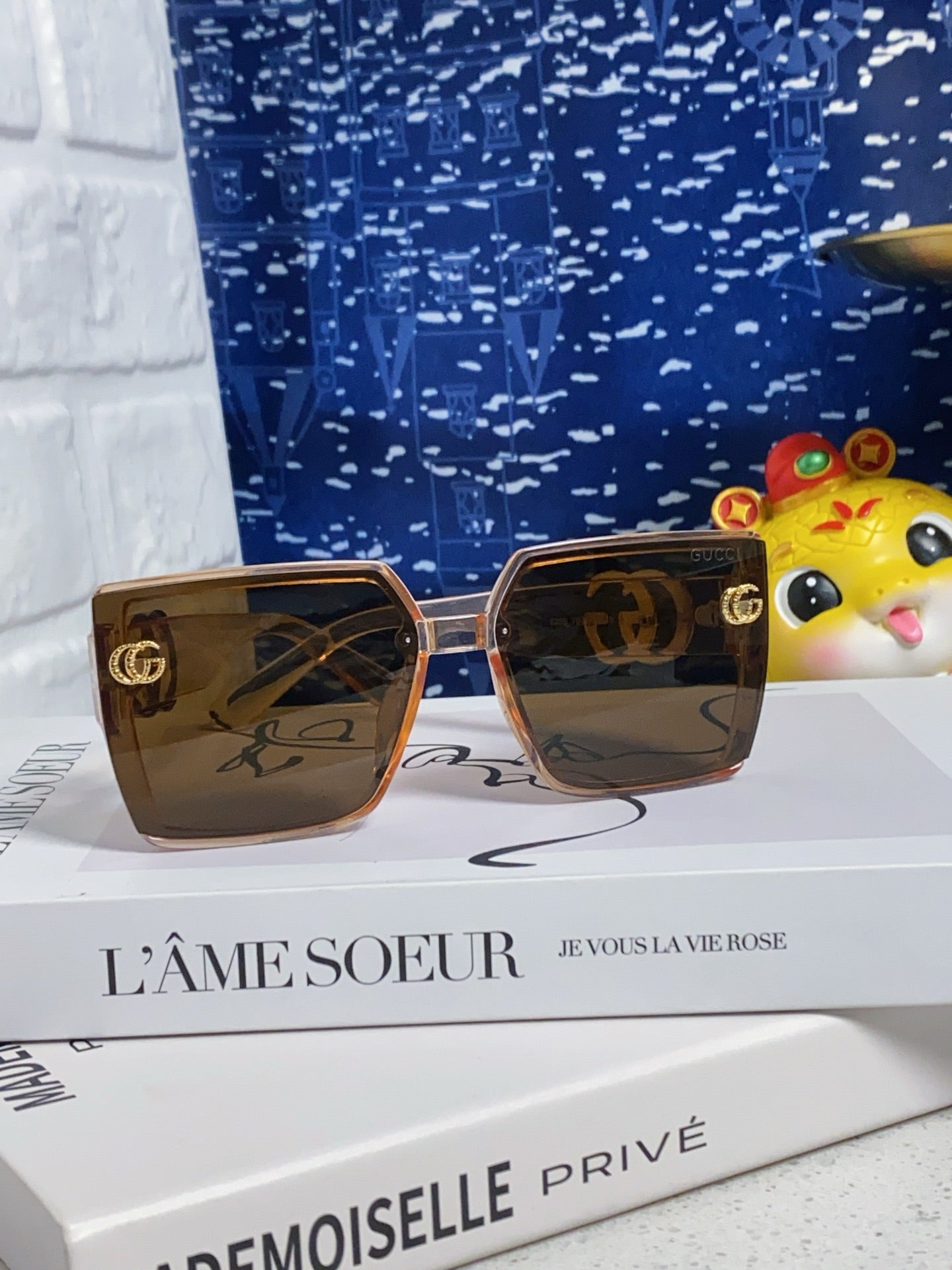 Gucci Polarized Fashion Brown Lens Sunglasses for Women - 357875 - detail image 2