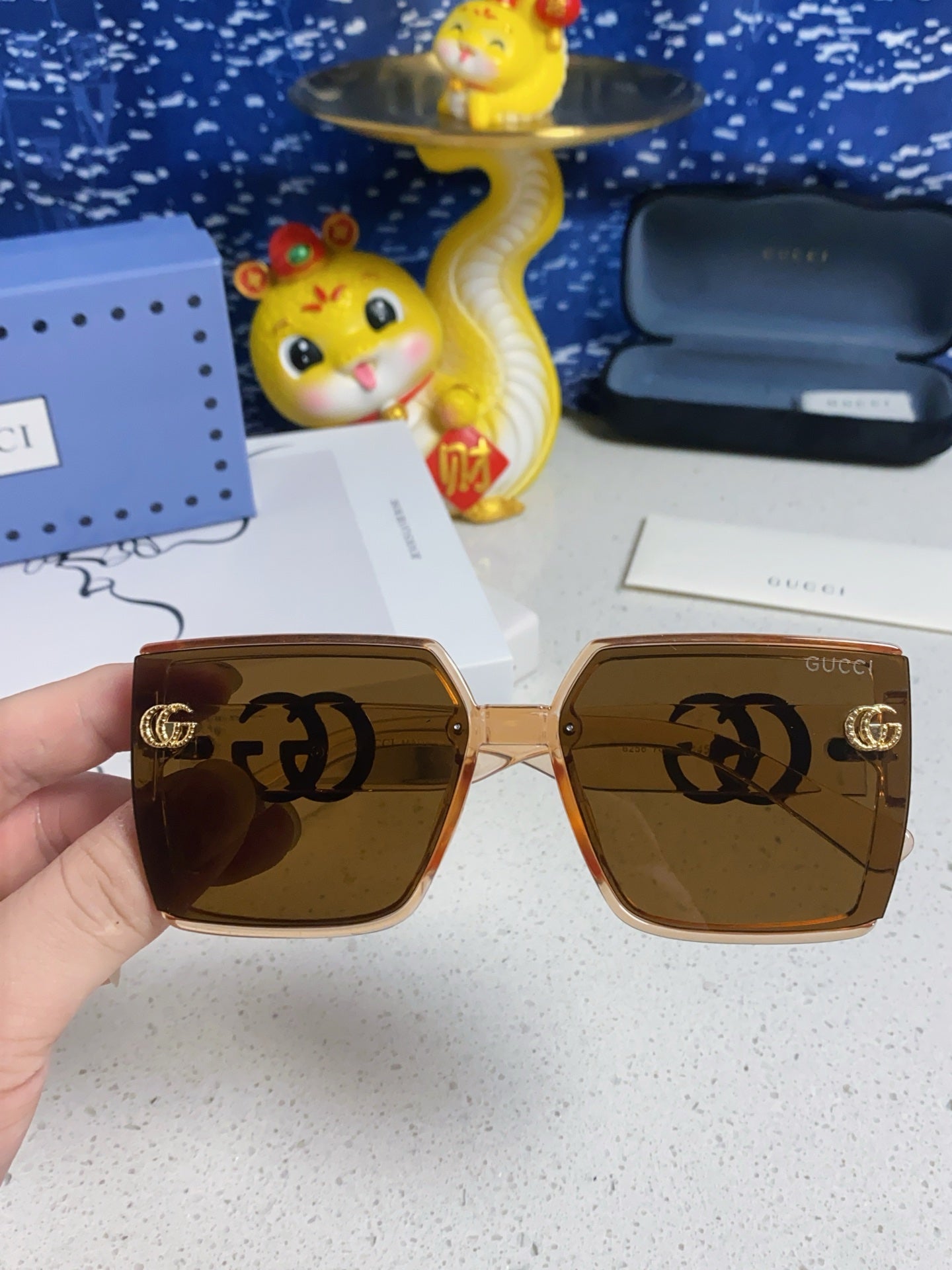 Gucci Polarized Fashion Brown Lens Sunglasses for Women - 357875 - detail image 9