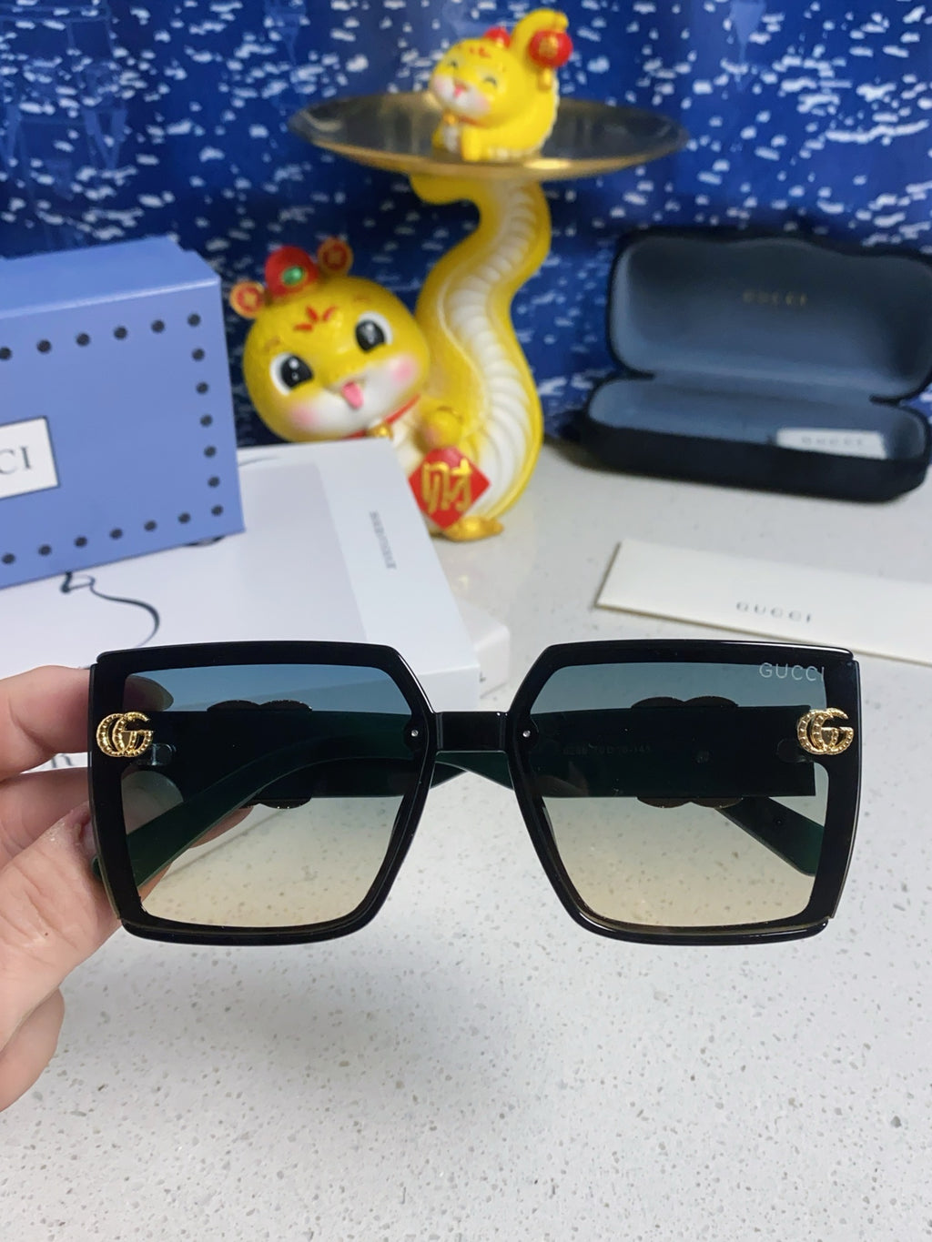 Gucci Polarized Fashion Blue Lens Sunglasses for Women - 357876 - detail image 4