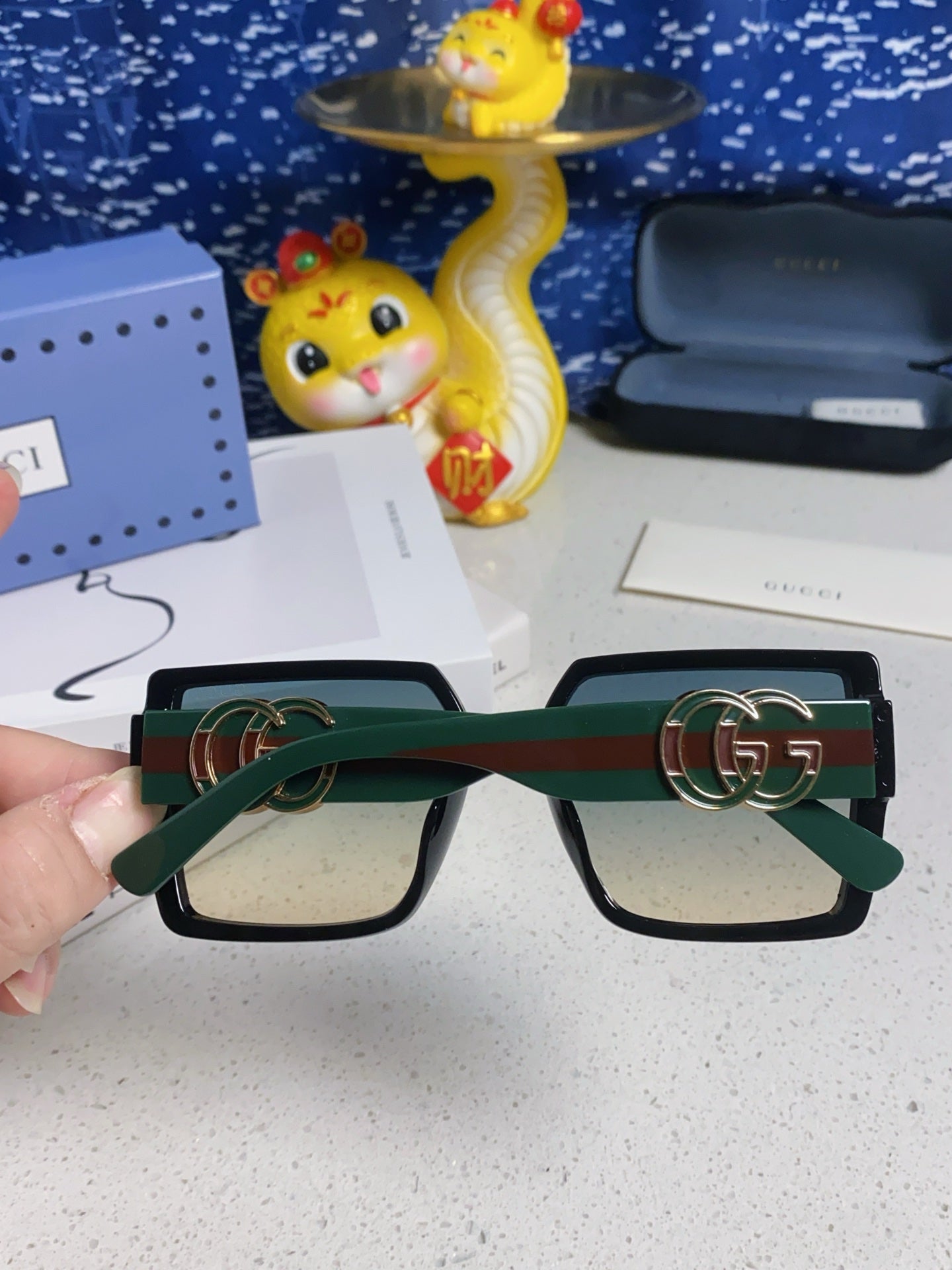 Gucci Polarized Fashion Blue Lens Sunglasses for Women - 357876 - detail image 5