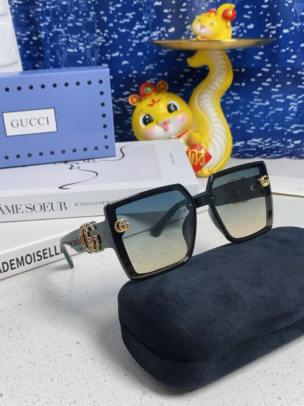 Gucci Polarized Fashion Blue Lens Sunglasses for Women - 486442 - detail image 9
