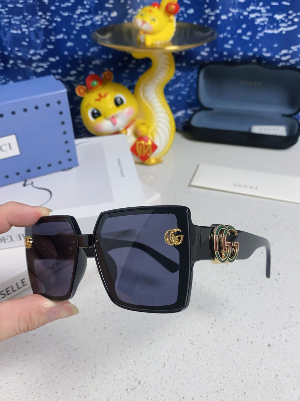 Gucci Polarized Fashion Blue Lens Sunglasses for Women - 357877 - detail image 6
