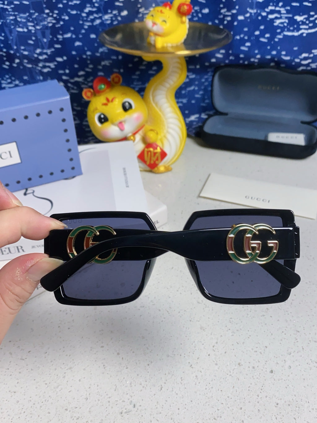 Gucci Polarized Fashion Blue Lens Sunglasses for Women - 357877 - detail image 5