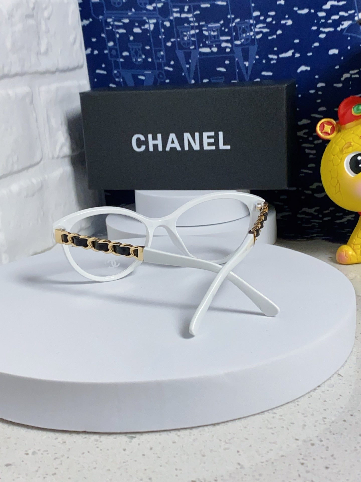 Chanel Cat-Eye Silver Lens Sunglasses for Women - 371685 - detail image 3