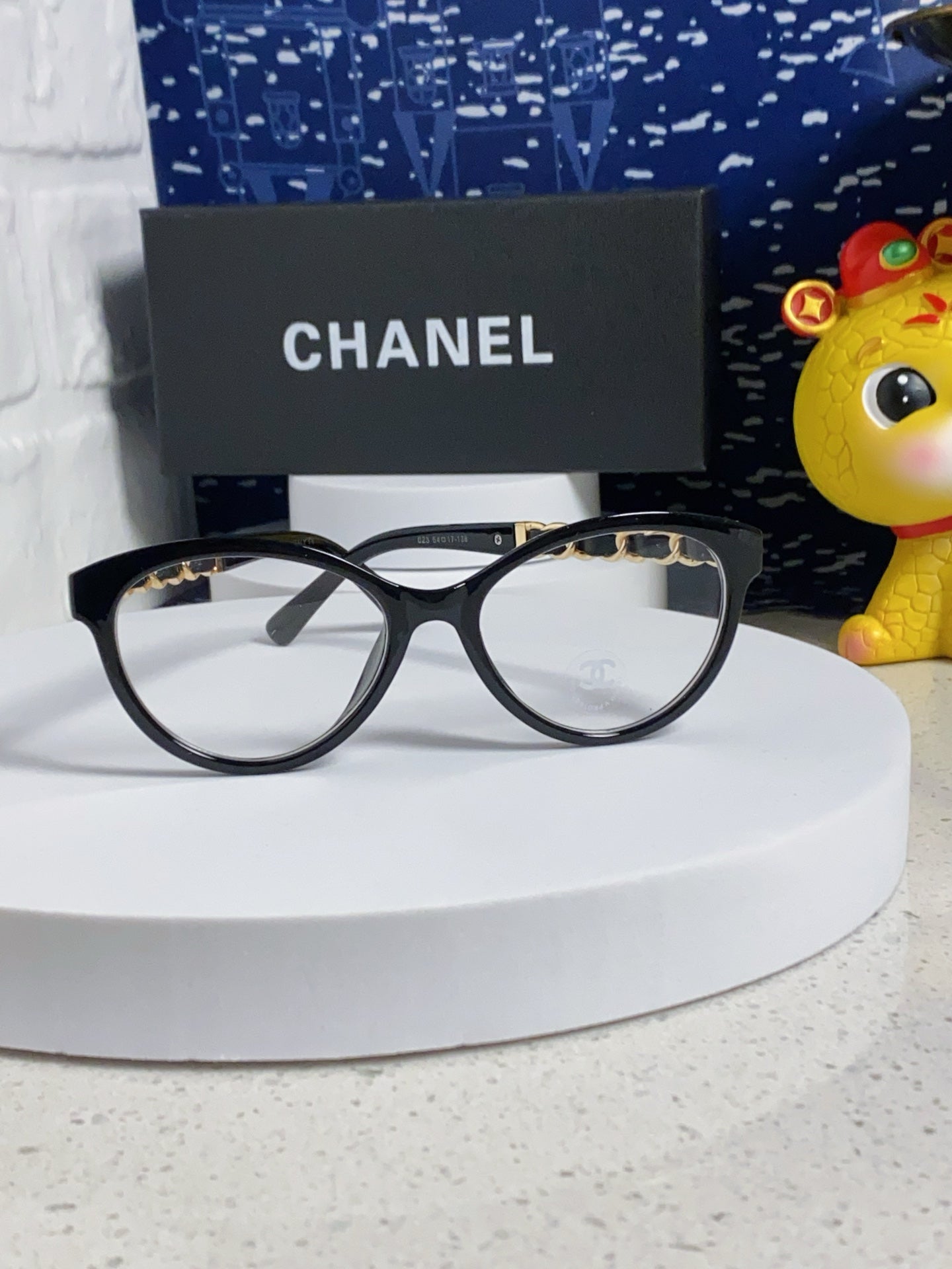 Chanel Cat-Eye Gold Lens Sunglasses for Women - detail image 2