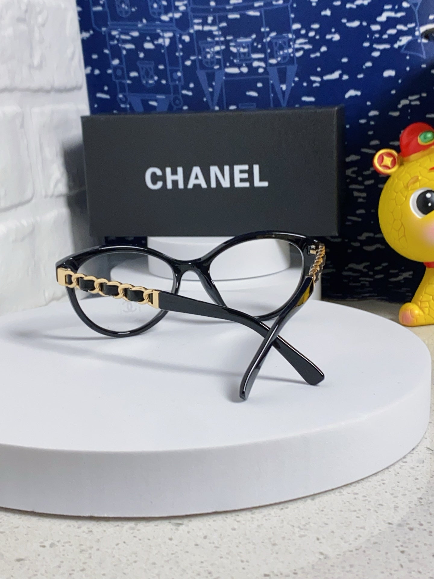 Chanel Cat-Eye Gold Lens Sunglasses for Women - detail image 3