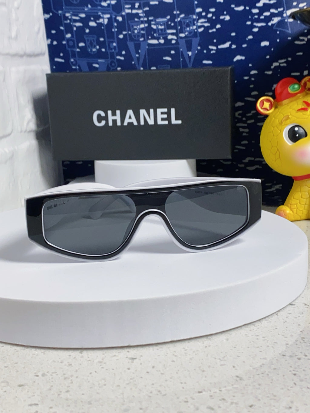 Chanel Fashion Silver Lens Sunglasses for Women - 371688 - detail image 2