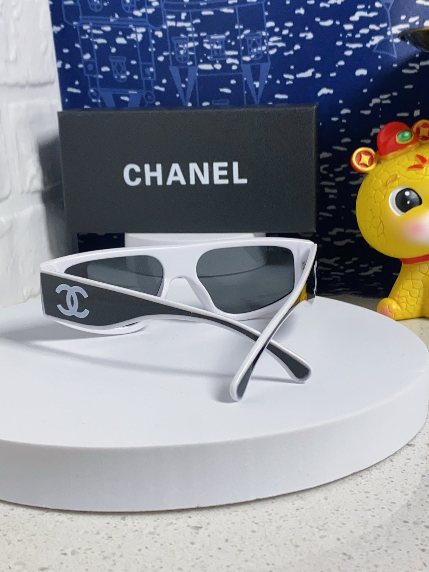 Chanel Fashion Silver Lens Sunglasses for Women - 371688 - detail image 3