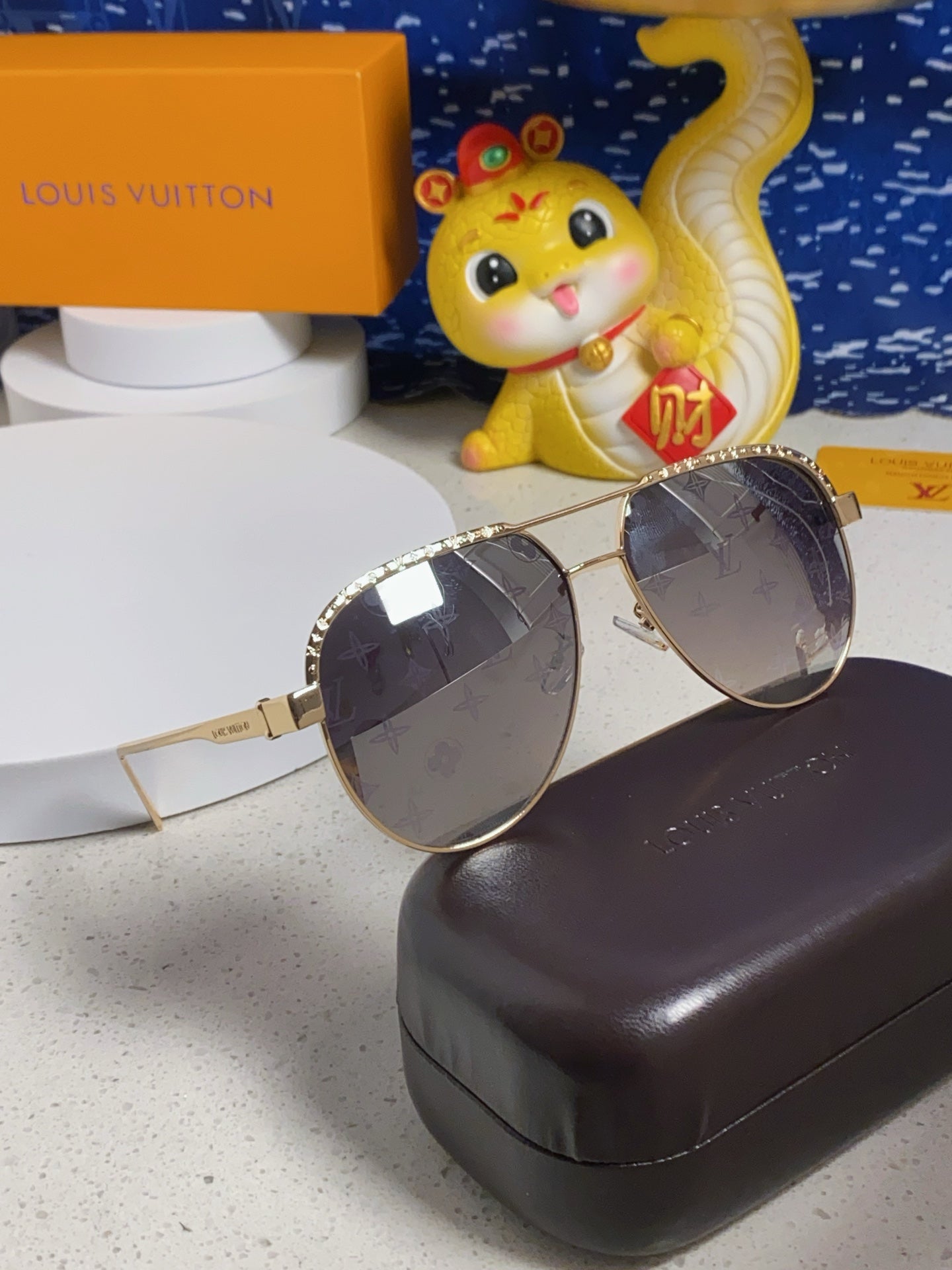 Louis Vuitton Aviator Gray Lens Sunglasses for Women - 381879 - detail image 9