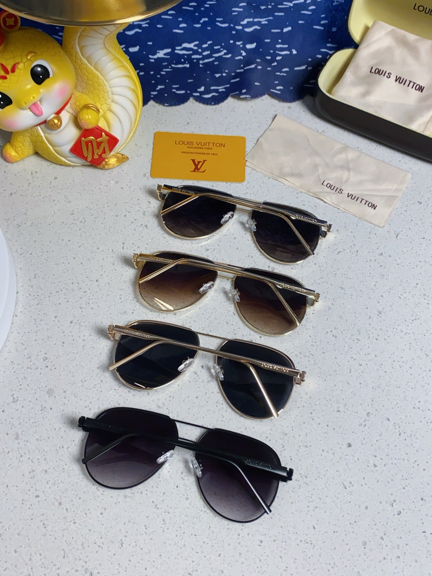 Louis Vuitton Aviator Gray Lens Sunglasses for Women - 381882 - detail image 10