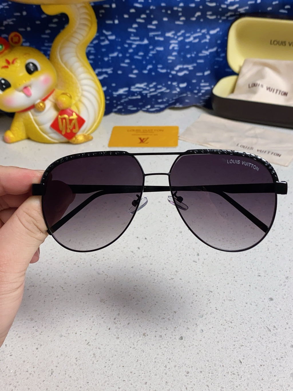 Louis Vuitton Aviator Gray Lens Sunglasses for Women - 381882 - detail image 4