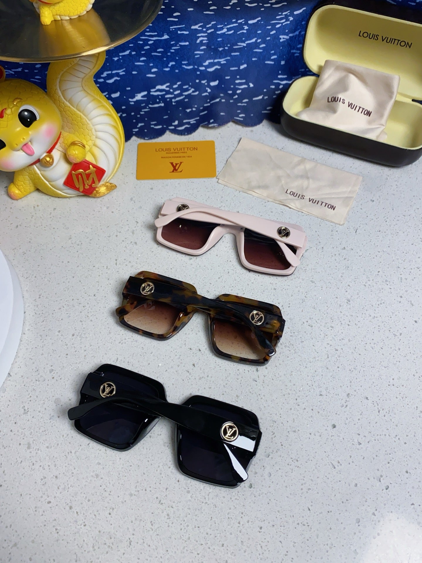 Louis Vuitton Oversized Brown Lens Sunglasses for Women - 381878 - detail image 9