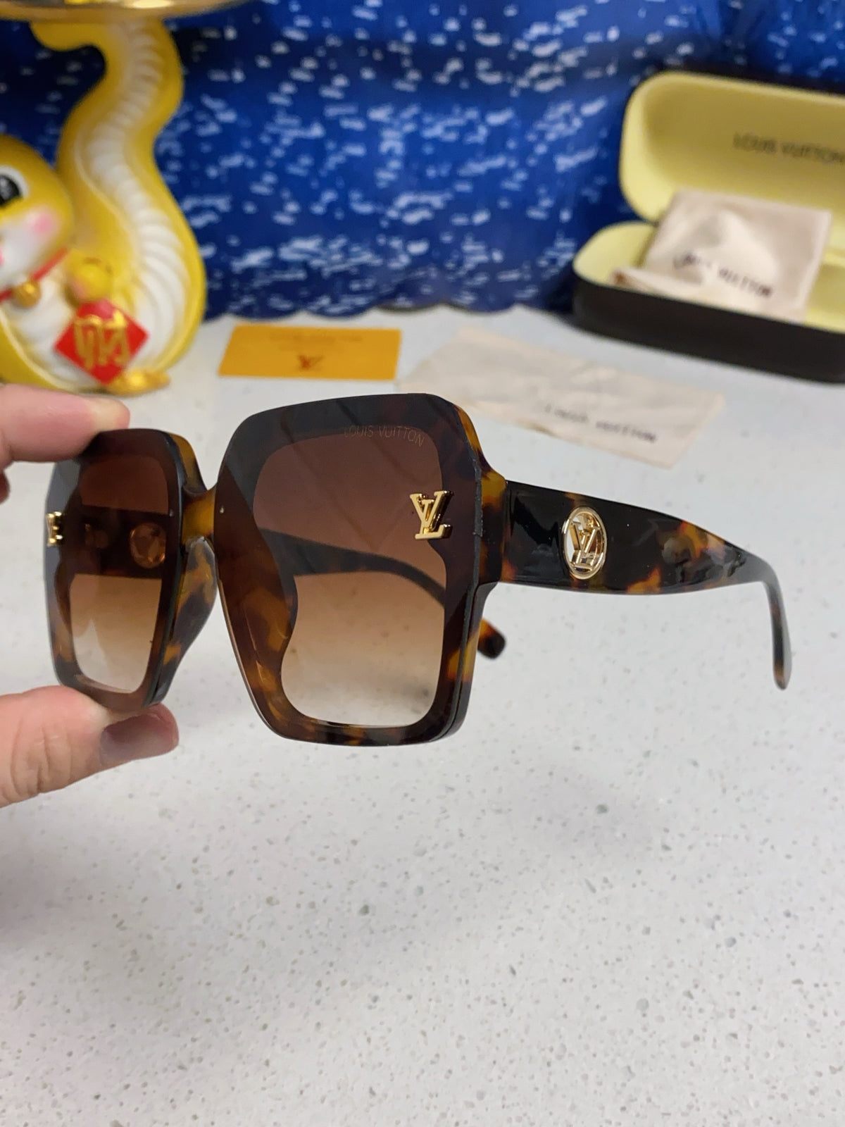 Louis Vuitton Oversized Brown Lens Sunglasses for Women - 381878 - detail image 6