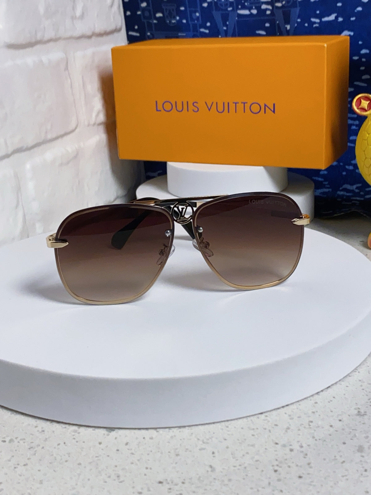Louis Vuitton Metal Aviator Red Lens Sunglasses for Men & Women - 381884 - detail image 2