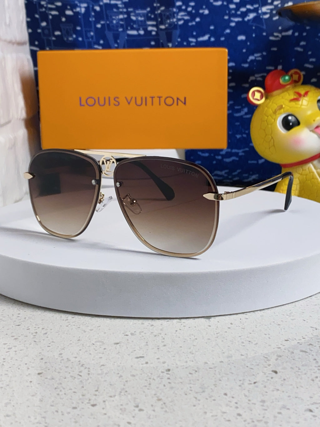 Louis Vuitton Metal Aviator Red Lens Sunglasses for Men & Women - 381884