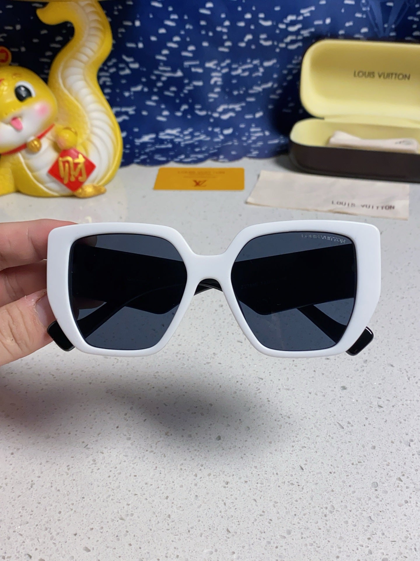 Louis Vuitton Square Blue Lens Sunglasses for Women - 381875 - detail image 4
