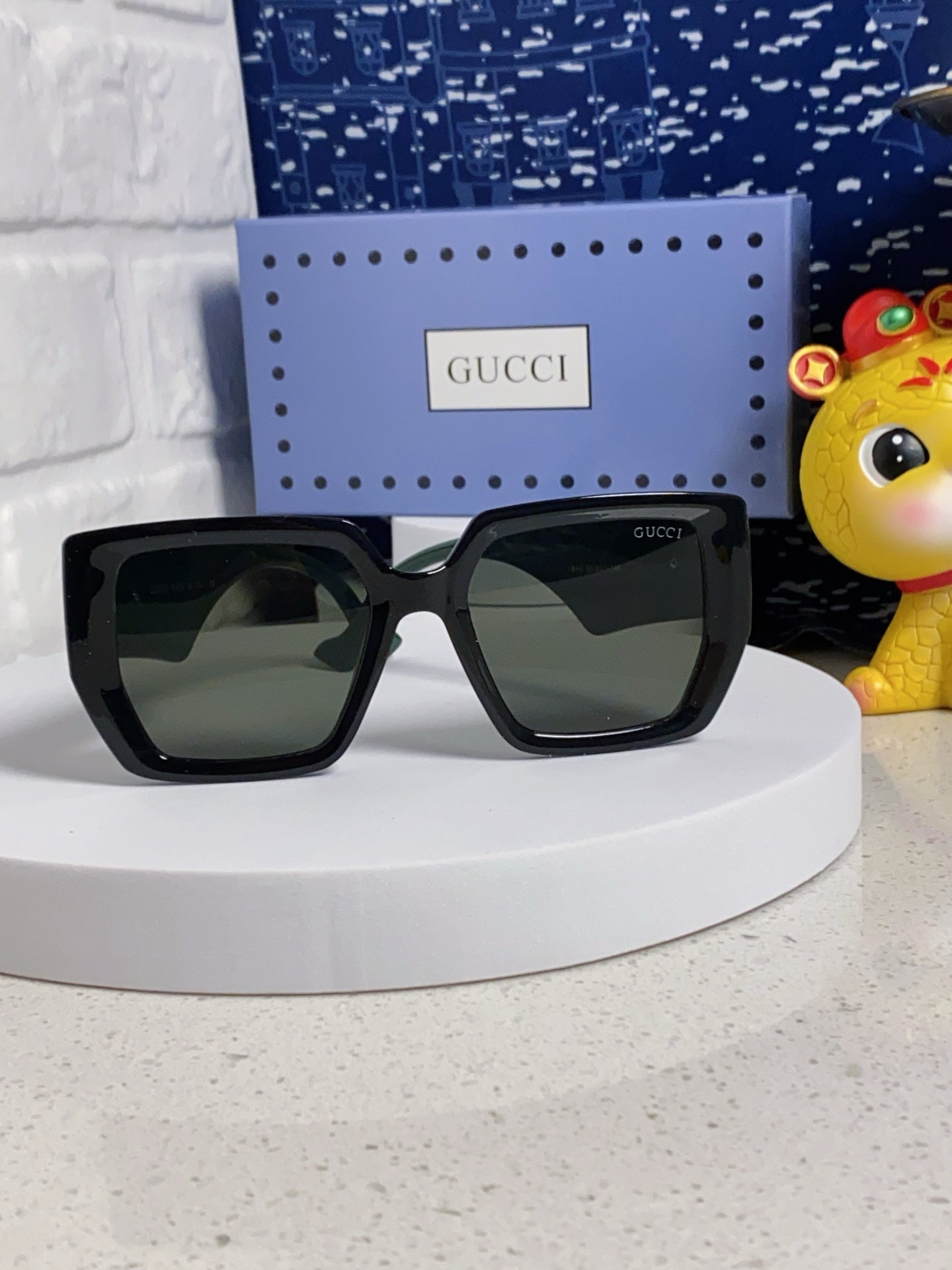 Gucci Oversized Brown Lens Sunglasses for Men & Women - 398373 - detail image 3