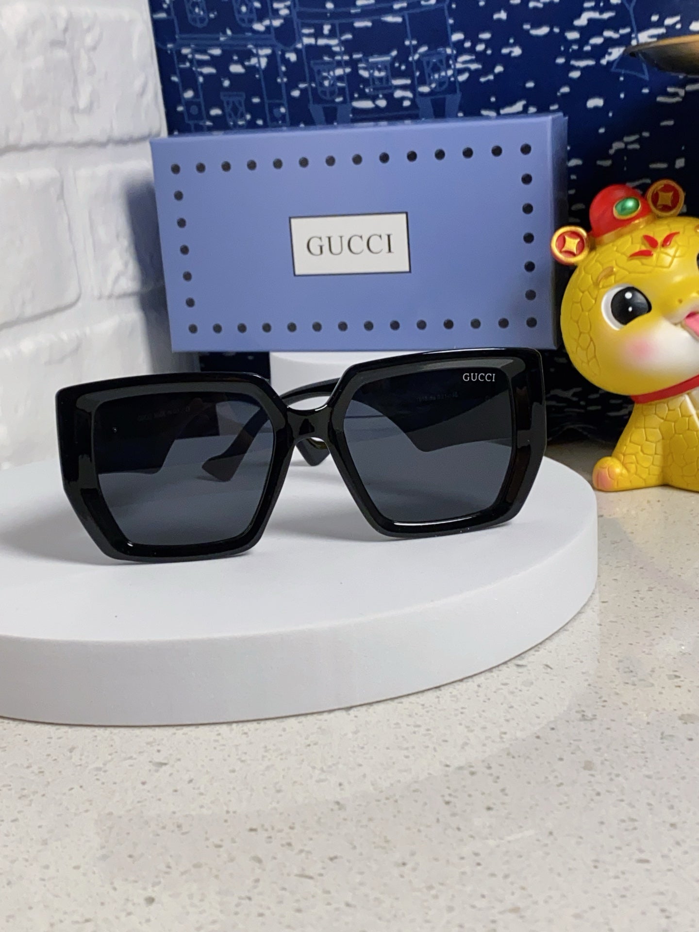 Gucci Oversized Black Lens Sunglasses for Men & Women - 398374 - detail image 2