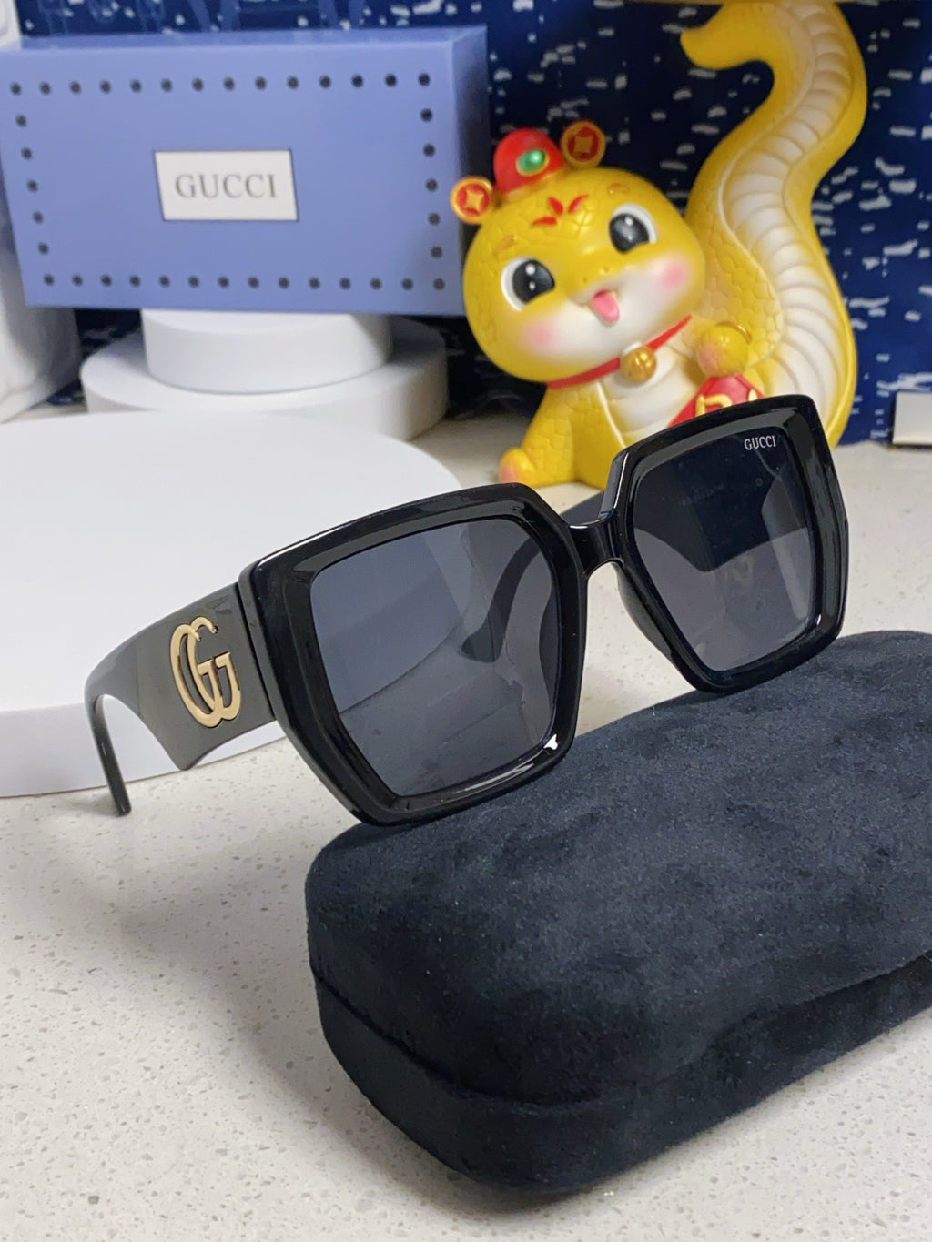 Gucci Oversized Black Lens Sunglasses for Men & Women - 398374 - detail image 10