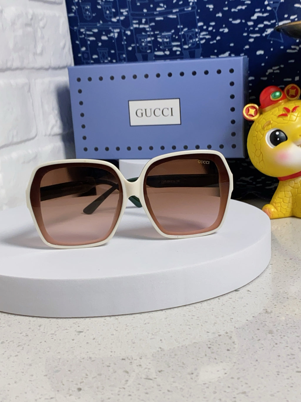Gucci Fashion Red Lens Sunglasses for Men & Women - 398365 - detail image 2