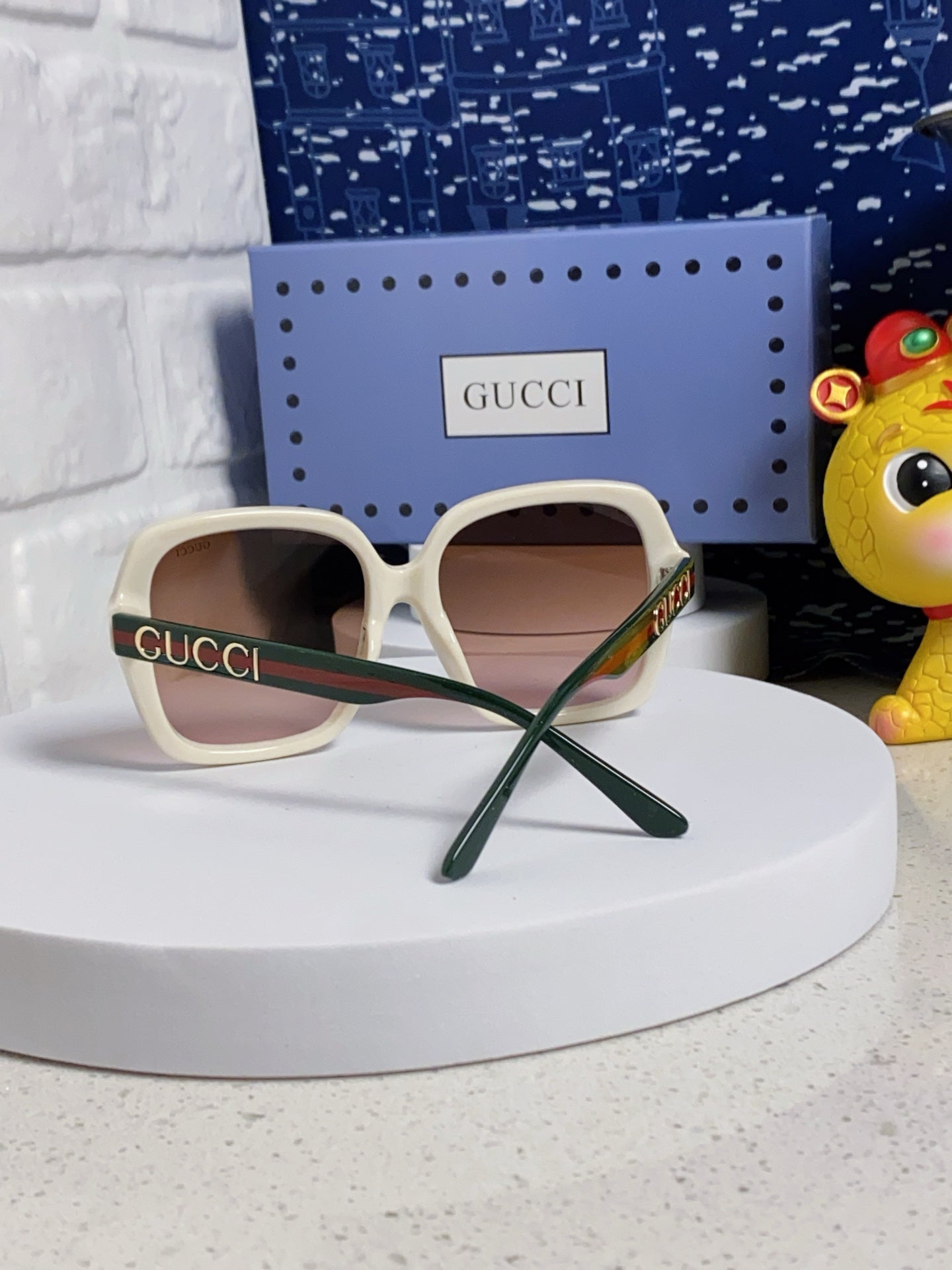 Gucci Fashion Red Lens Sunglasses for Men & Women - 398365 - detail image 3