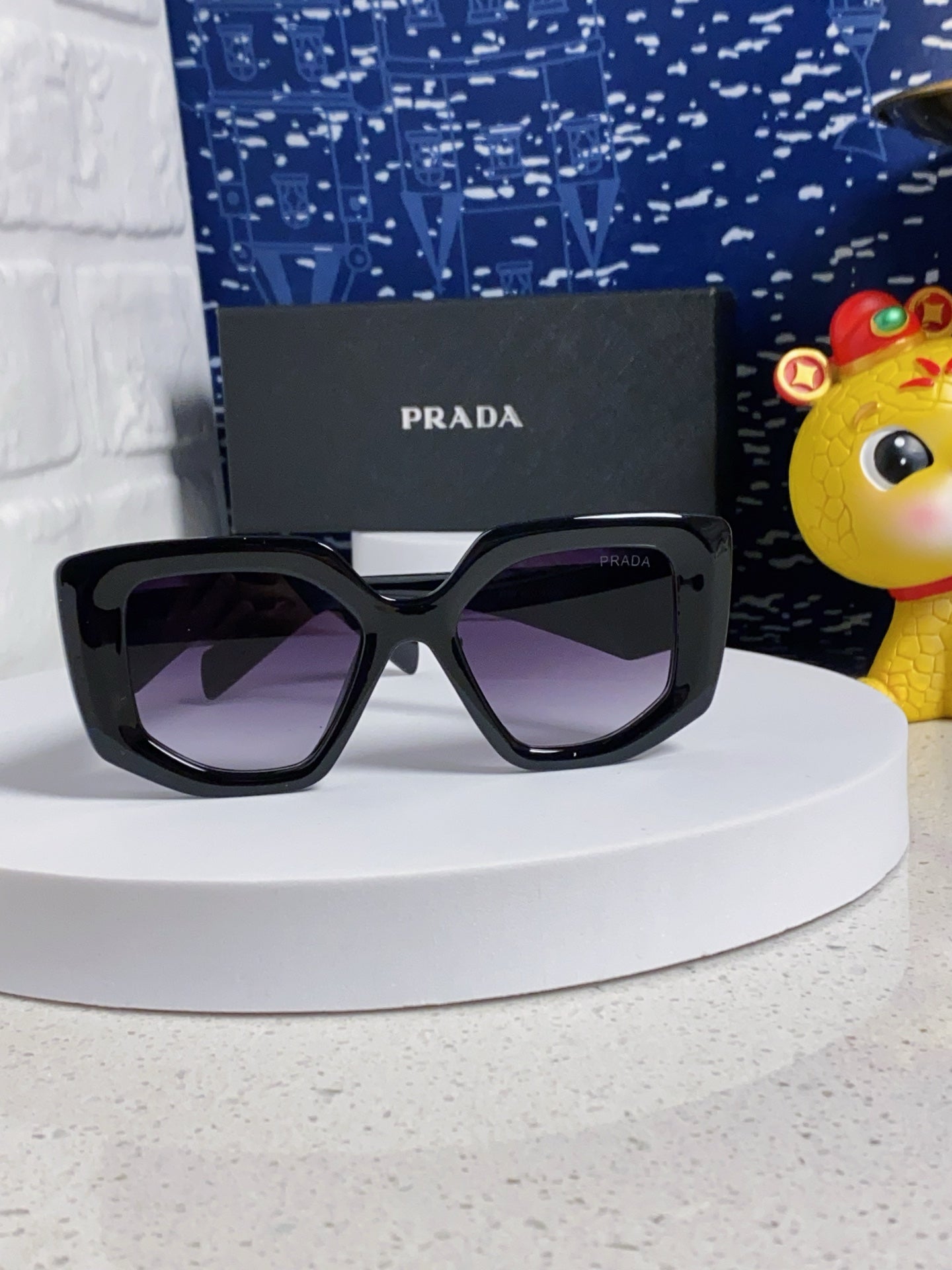 Prada 14ZSF Cat-Eye Pink Lens Sunglasses for Women - detail image 3