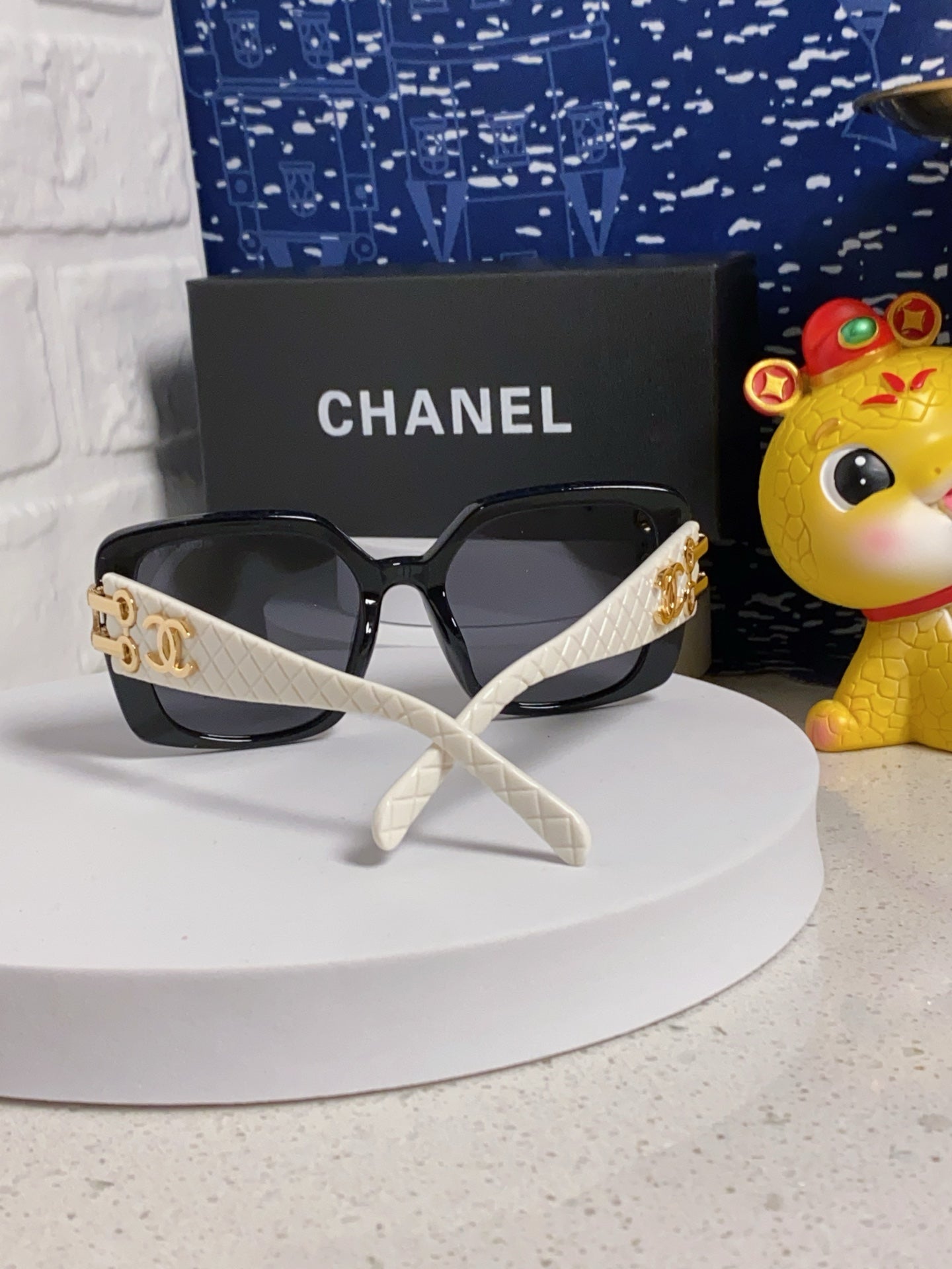 Chanel Oversized Silver Lens Sunglasses for Men & Women - 398614 - detail image 3